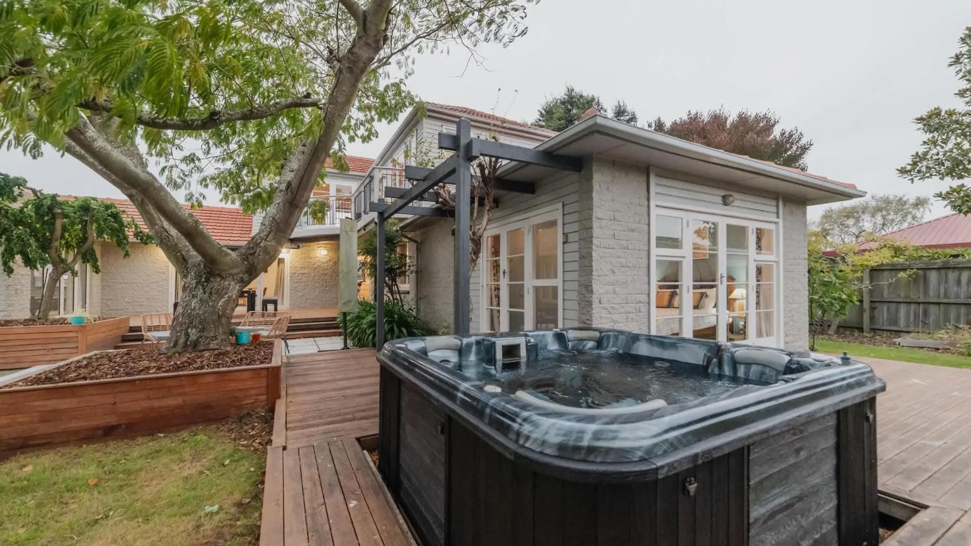 Family Oasis - Deck Garden & Space Christchurch